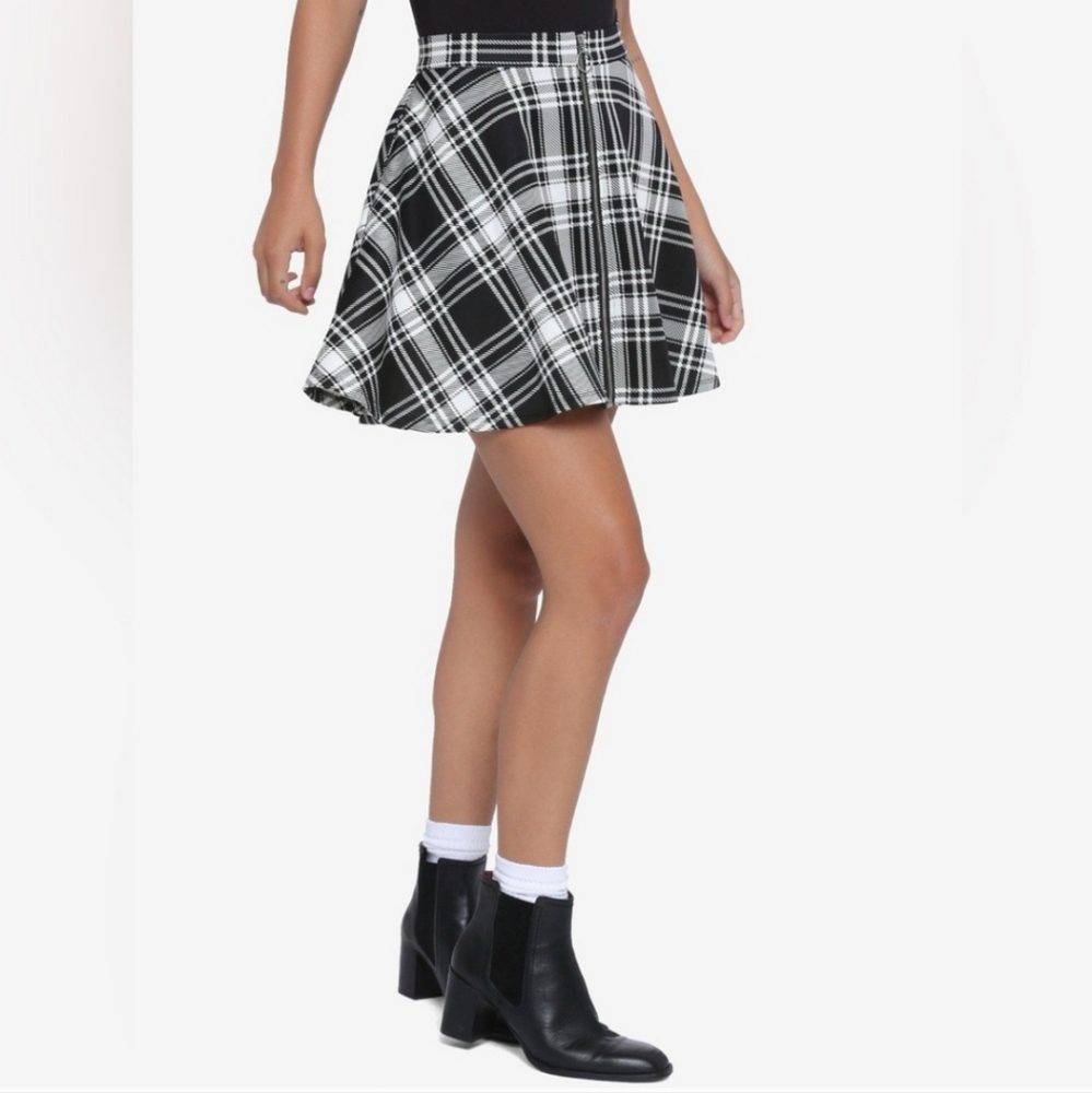 HOT TOPIC Black & White Plaid O-Ring Skater SkirtP Skirt